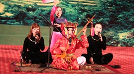 ງານວາງສະແດງມໍລະດົກວັດທະນະທຳຂັບແທນຢູ່ Lang Son